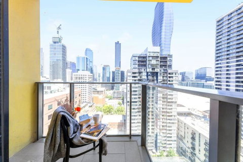 A Chic 2BR Apt City Views Near Southern Cross - ACT Tourism 0