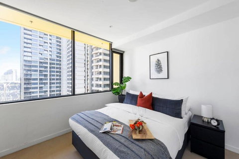 A Chic 2BR Apt City Views Near Southern Cross - ACT Tourism 3