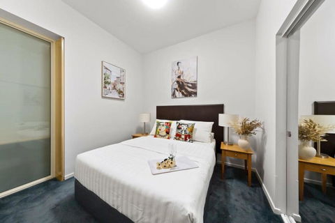 A Chic Apartment On Bourke St Near Chinatown - ACT Tourism 0