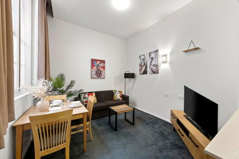 A Chic Apartment On Bourke St Near Chinatown - ACT Tourism 3