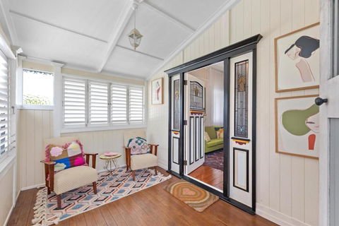 A Colourful Life 4Bed-2Bath-1Car - Queenslander - ACT Tourism 3