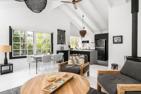 A Perfect Stay - Black Star - ACT Tourism 1