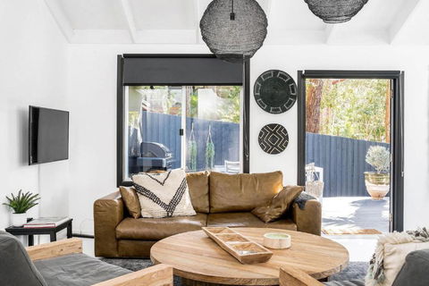 A Perfect Stay - Black Star - ACT Tourism 2