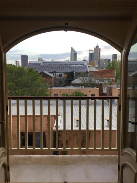 A Quiet King Room With Julia Balcony And Free Parking - ACT Tourism 3