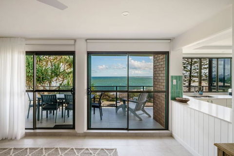 Absolute Beachfront Bliss On Kings Beach - ACT Tourism 4