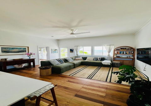 Absolute Beachfront Bowen Beach House-family Time - ACT Tourism 4