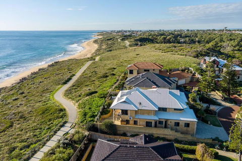 Absolute Oceanfront Escape - ACT Tourism 0