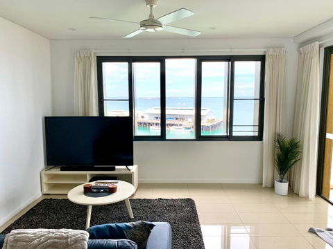 Absolute Waterfront - Tropical Oasis Over The Water - ACT Tourism 2
