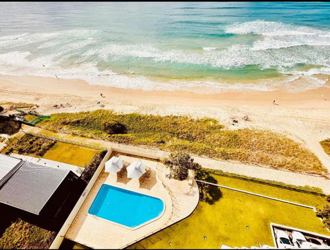 ABSOLUTELY STUNNING! ON THE BEACH !!! - ACT Tourism 4