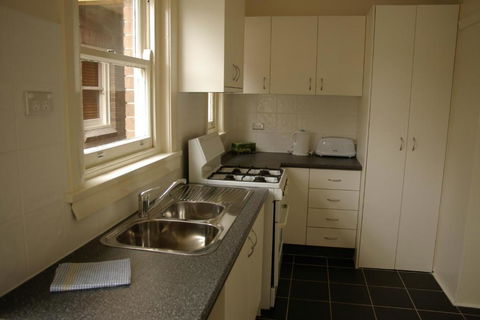 Accommodation Sydney Rockdale - 2 Bedroom Pet Friendly Budget Apartments With Balconies - ACT Tourism 1