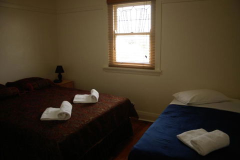 Accommodation Sydney Rockdale - 2 Bedroom Pet Friendly Budget Apartments With Balconies - ACT Tourism 4