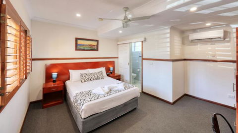 Across Country Motor Inn & Cottages - ACT Tourism 3