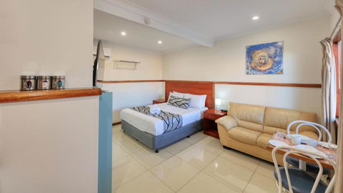 Across Country Motor Inn & Cottages - ACT Tourism 1