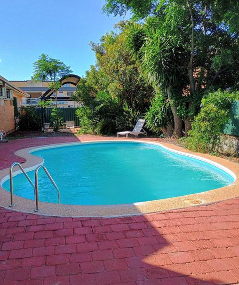 Across Country Motor Inn & Cottages - ACT Tourism 4