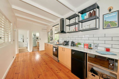 Adorable Beach Shack In The Heart Of Aireys Inlet - ACT Tourism 1