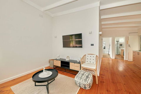 Adorable Beach Shack In The Heart Of Aireys Inlet - ACT Tourism 4