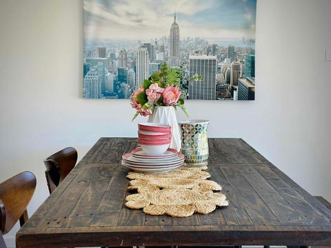 Adorable Modern 4 Br House WiFi & Parking - ACT Tourism 2