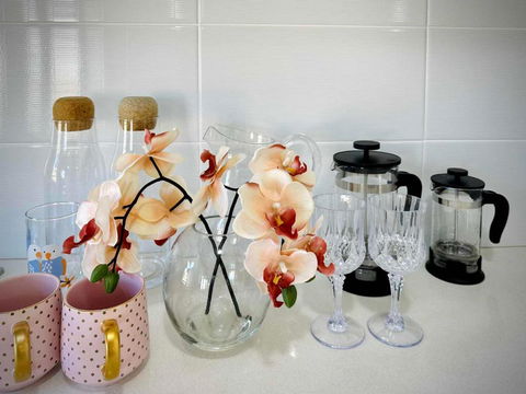 Adorable Modern 4 Br House WiFi & Parking - ACT Tourism 4