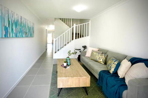 Adorable Modern 4 Br House WiFi & Parking - ACT Tourism 0