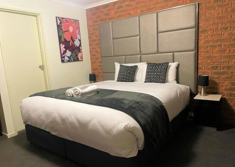 Advance Motel - ACT Tourism 4