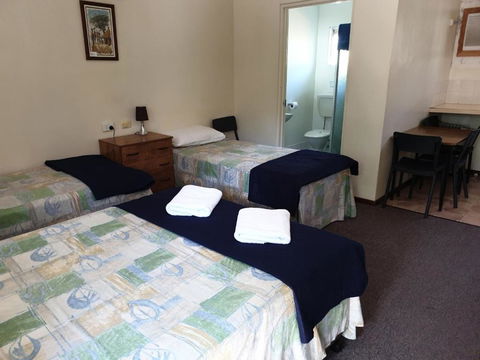 Affordable Gold City Motel - ACT Tourism 3