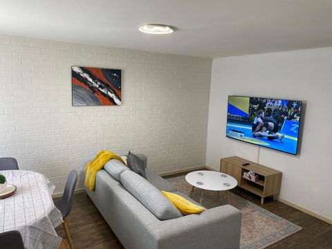 Affordable Inglewood Apartment+Pool - ACT Tourism 0