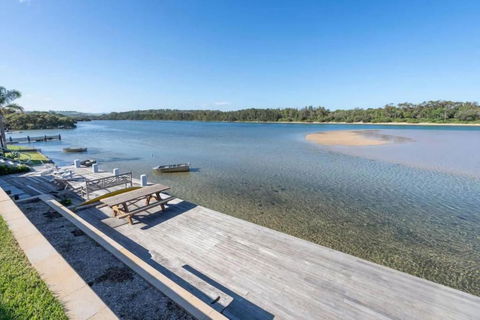 Absolute Waterfront Beach House - ACT Tourism 1