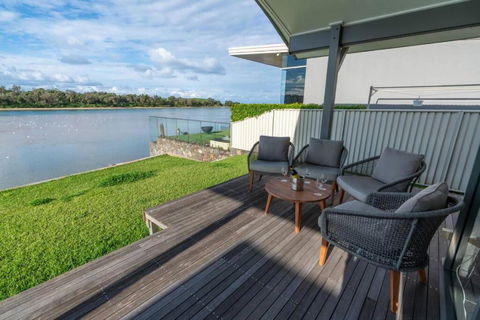 Absolute Waterfront Beach House - ACT Tourism 2
