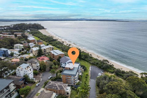 Albacore 3 Waterfront Pool Lift And Views - ACT Tourism 1