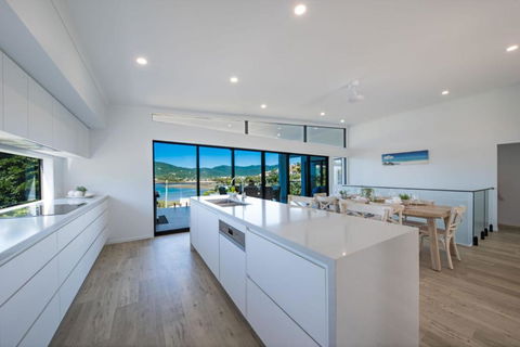 Airlie Bay View - ACT Tourism 4