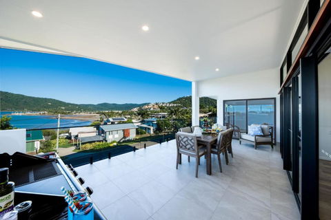 Airlie Bay View - ACT Tourism 1