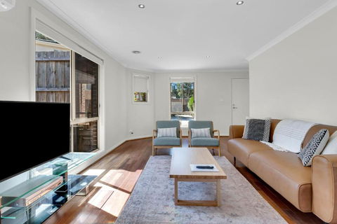 Airport West Stunner By Ready Set Stay - ACT Tourism 1