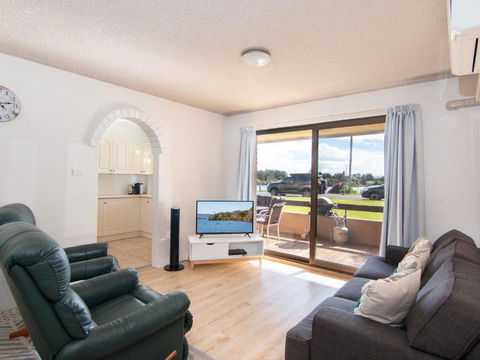 Akuna 3 Ground Floor Opposite Wallis Lake - ACT Tourism 1