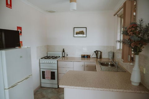 Alkoomi Chalets - ACT Tourism 3
