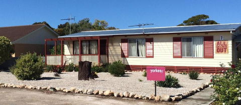 All Decked Out In Edithburgh - ACT Tourism 0