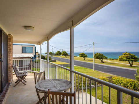 Allawah Beach House - 29 Dalmeny Drive, Kianga - ACT Tourism 2