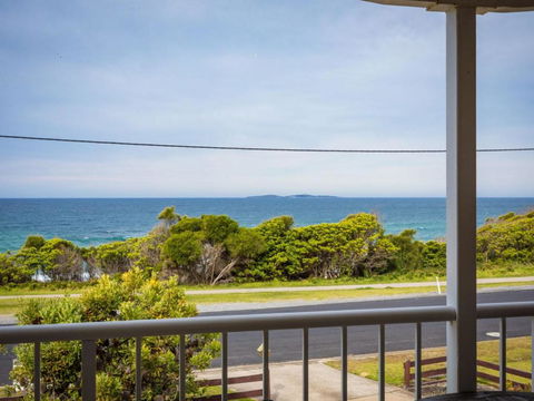 Allawah Beach House - 29 Dalmeny Drive, Kianga - ACT Tourism 3