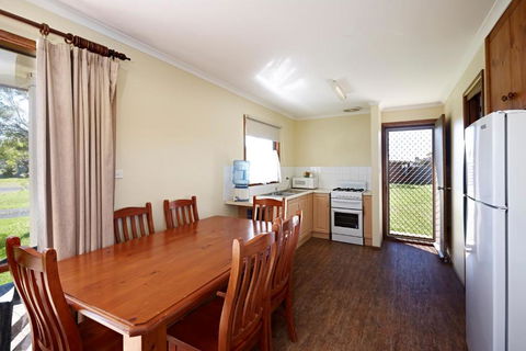 Allestree Holiday Units - ACT Tourism 1