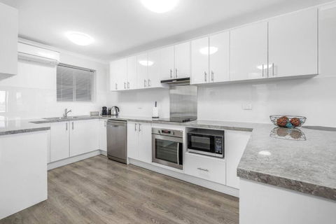 Almonta Apartments On The Water Front - ACT Tourism 2