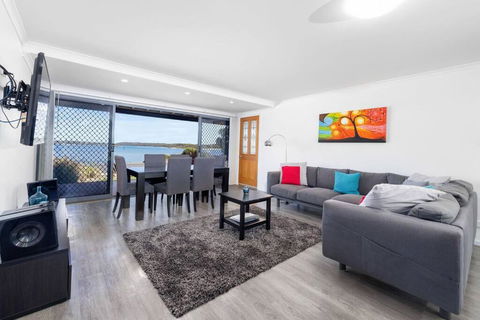 Almonta Apartments On The Water Front - ACT Tourism 4