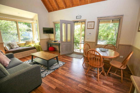 Alpine Arnica Cottage 2 - ACT Tourism 0