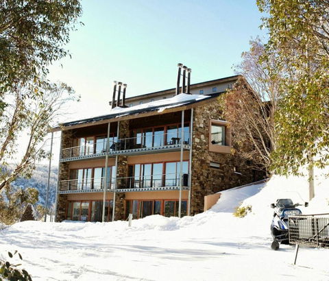 Alpine Woodsmoke Apartments - ACT Tourism 0
