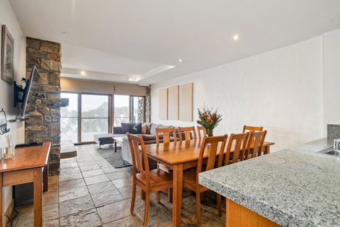 Alpine Woodsmoke Apartments - ACT Tourism 1