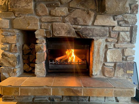 Alpine Woodsmoke Apartments - ACT Tourism 3