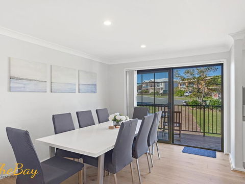 Amaroo Cres No 20 Fingal Bay Holiday Home - ACT Tourism 1