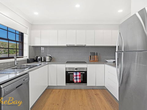 Amaroo Cres No 20 Fingal Bay Holiday Home - ACT Tourism 2