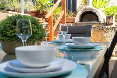 Amazing Outdoor Living With Pizza Oven - ACT Tourism 0