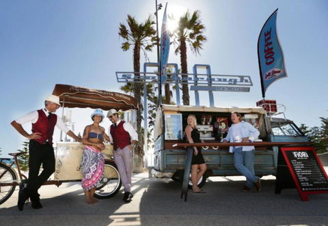 Amazing Outdoor Living With Pizza Oven - ACT Tourism 3