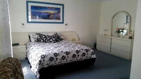 Ambience Apartments Penthouse - ACT Tourism 1