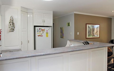 AMITY BEACH BUNGALOW - ACT Tourism 4